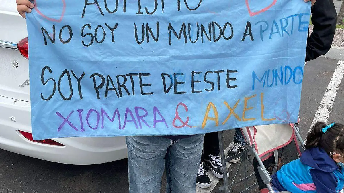 Día-Internacional-de-la-Concientización-sobre-el-autismo-caravana