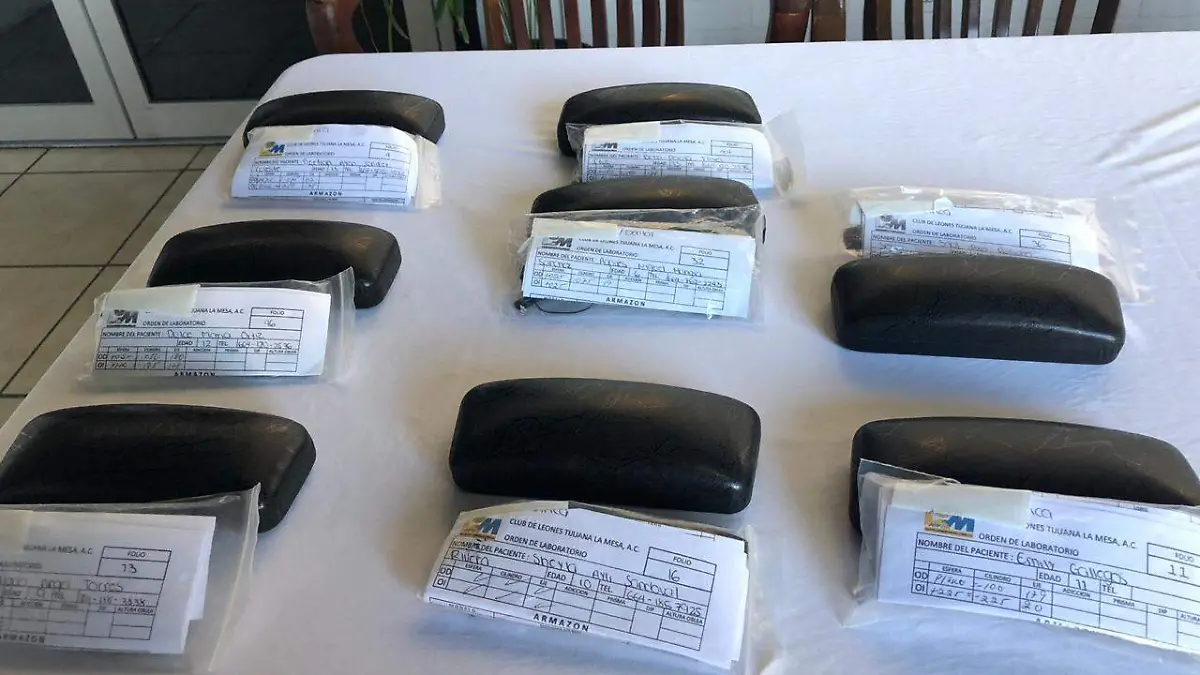 Entregan lentes a niños