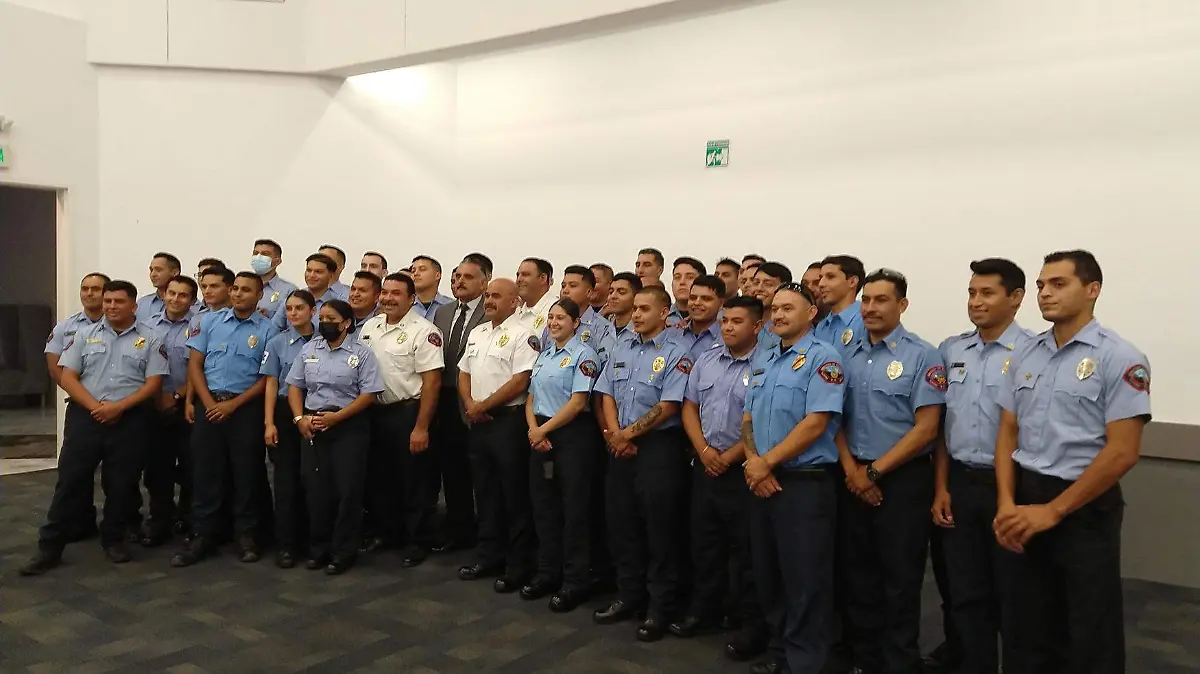 Egresan-48-voluntarios-de-la-séptima-generación-de-la-academia-de-bomberos