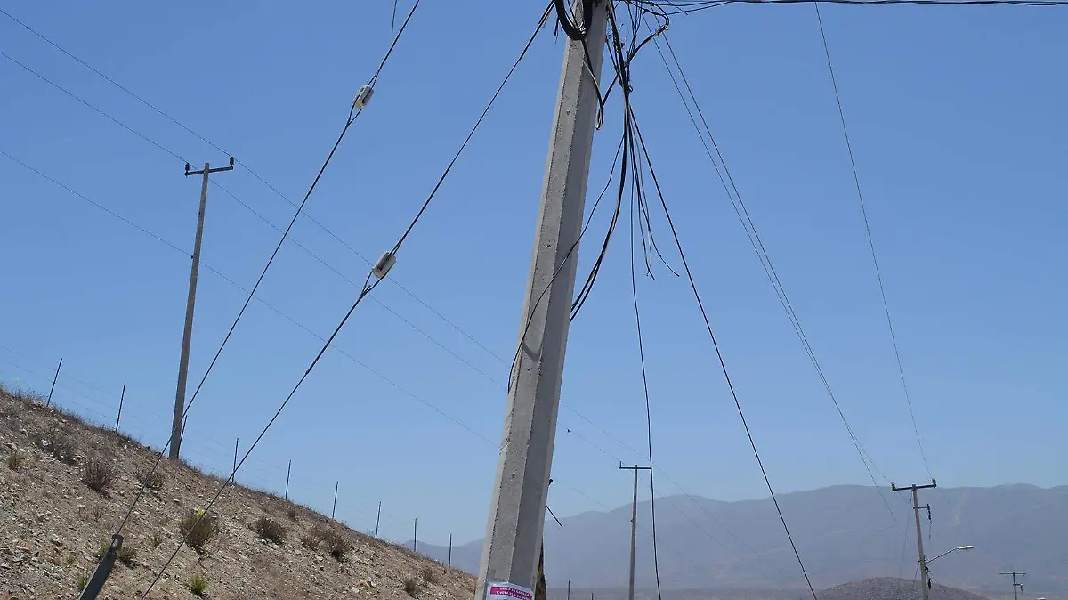 Poste de luz, energía eléctrica