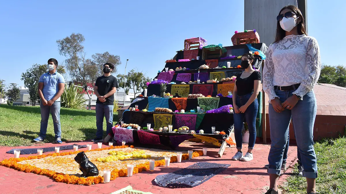 52-cl-altar de muertos en honor a feminicidios6