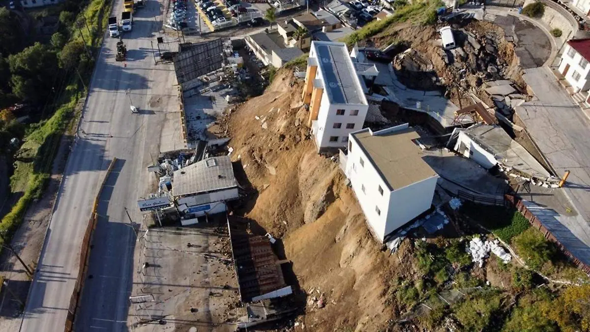 Bulevar-Cuauhtémoc-Sur-Deslave