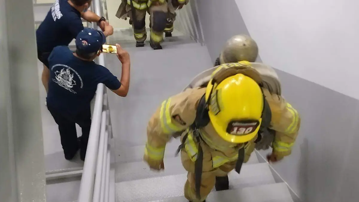 Bomberos-realizan-reto