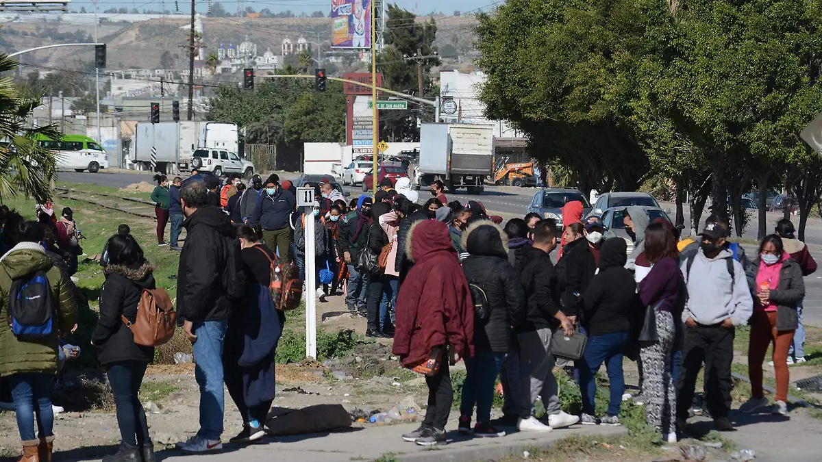 Personas-cubrebocas-fila