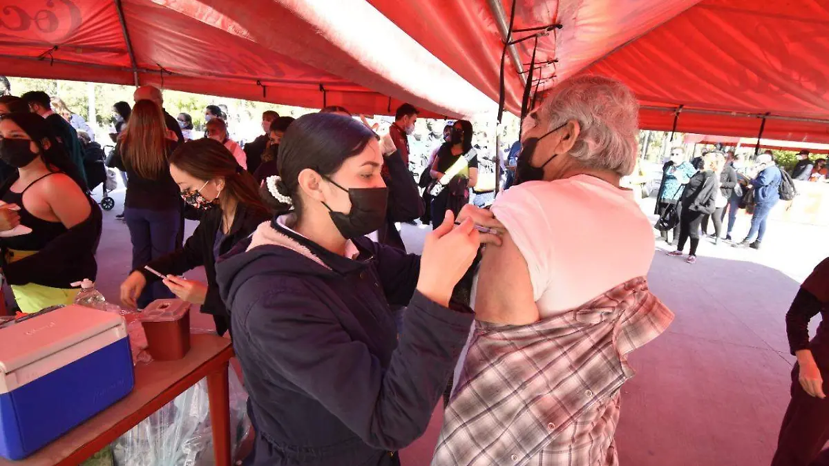 Vacunación tercera dosis +60