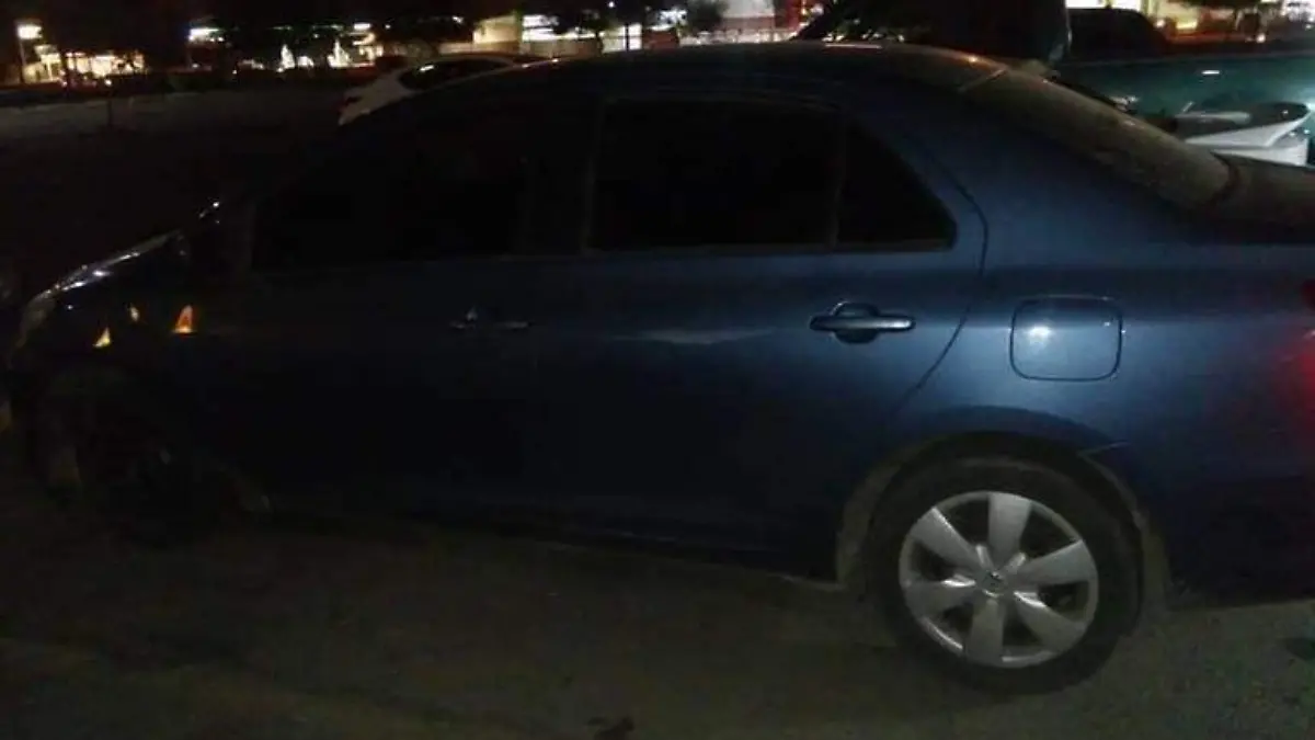 Dejan a otra menor encerrada en vehículo