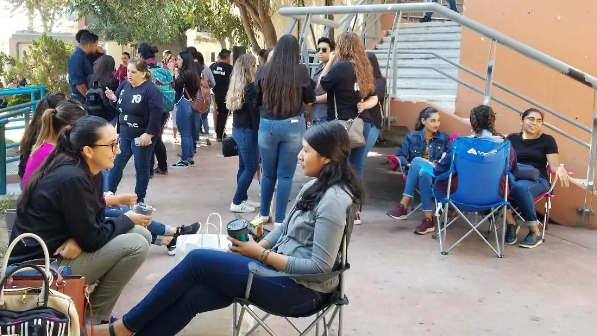 Maestros de la CNTE exigen pago docentes interinos