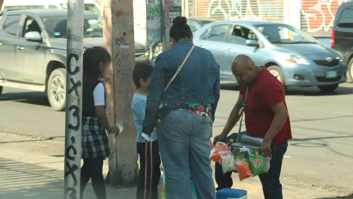 Vendedores-papitas-ambulantes-escuela