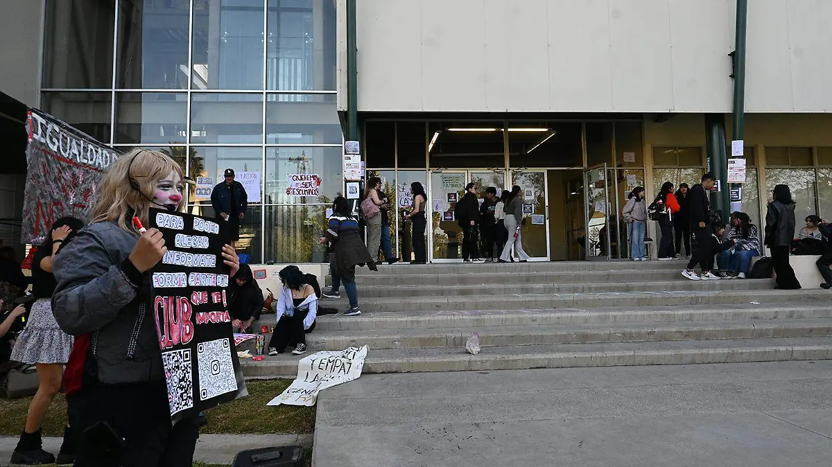 Lente-manifestación-UABC