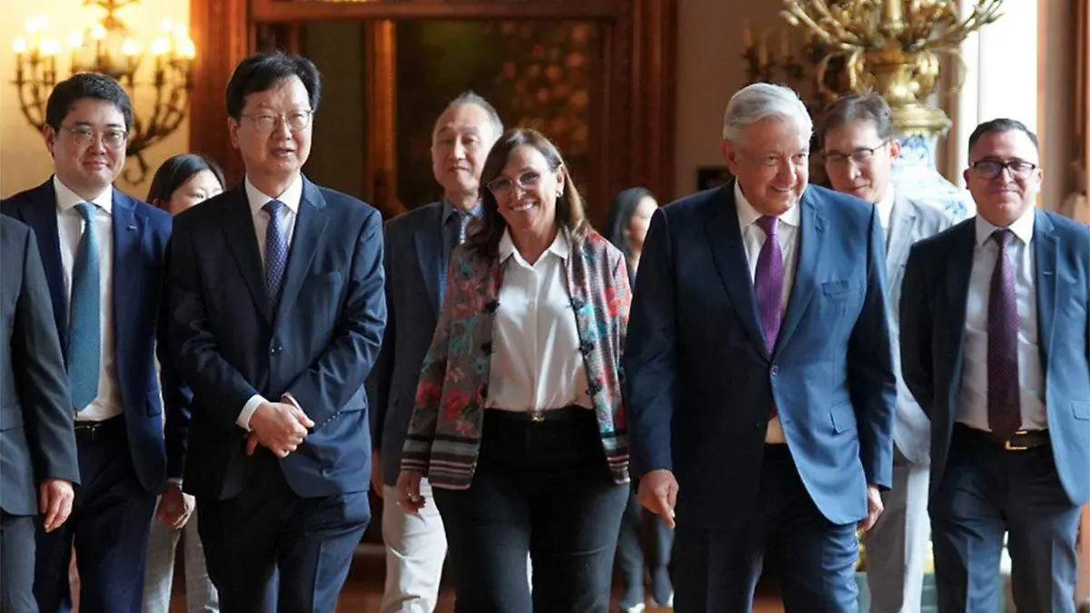 AMLO con el jefe de Samsung