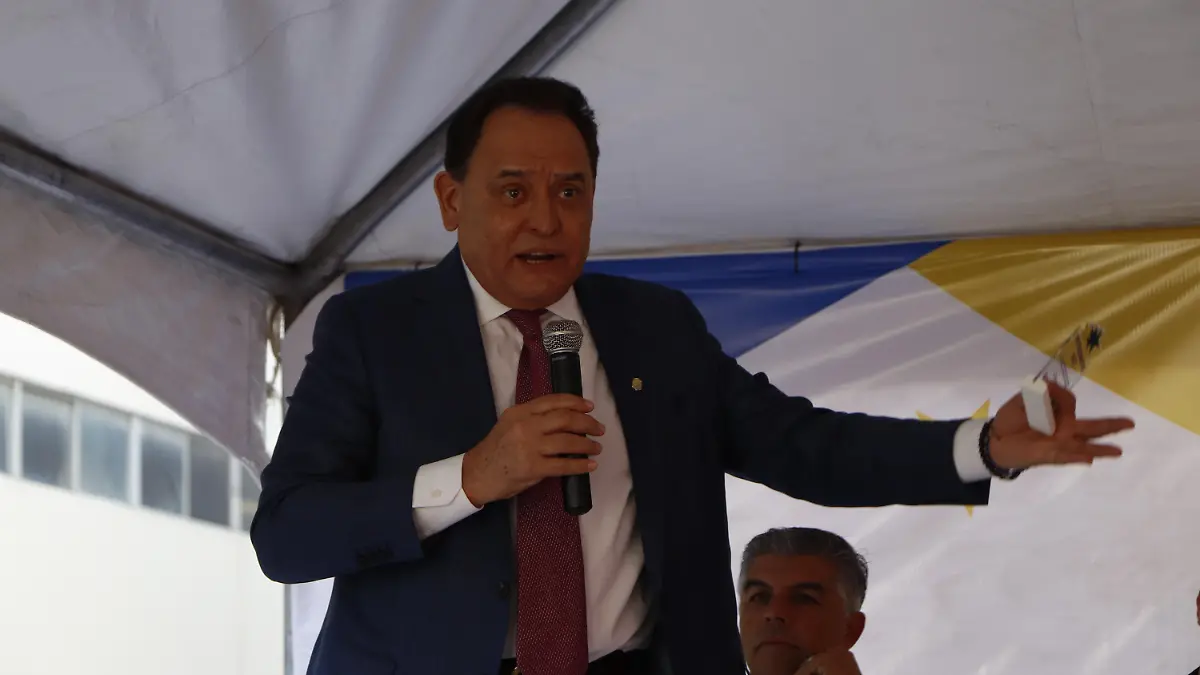52-cl-adrian medina amarillas-secretario de salud-2