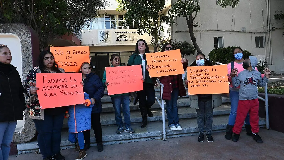 Padres-manifestación-CAM