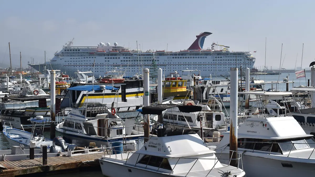 61-cl-crucero turistico en el puerto de ensenada-1
