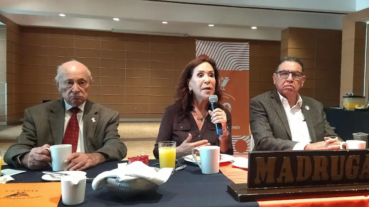 10-cl-alma estela andrade marin -presidenta de notarios-2jpg