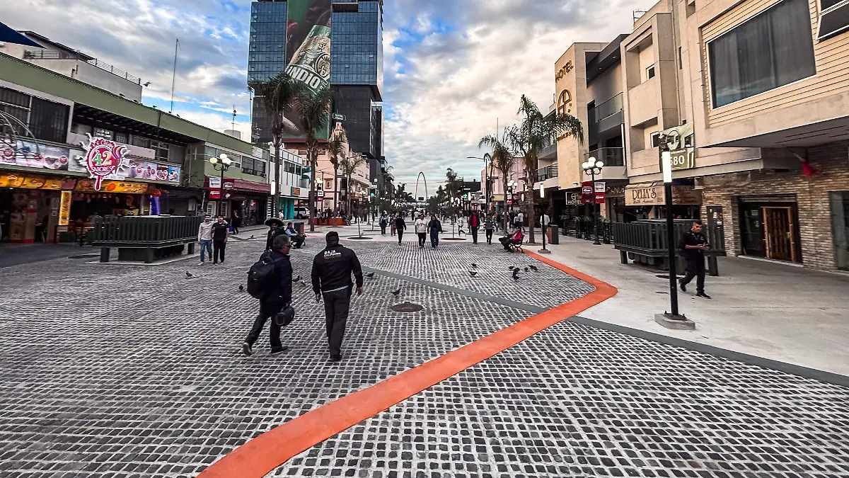 Andador-avenida-Revolución