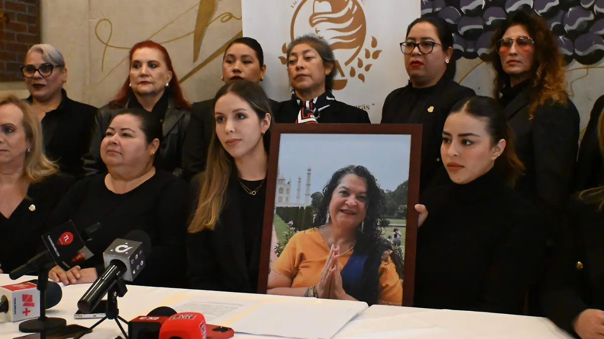 50-cl- barra de abogadas maria Sandoval de zarco-3 JPG