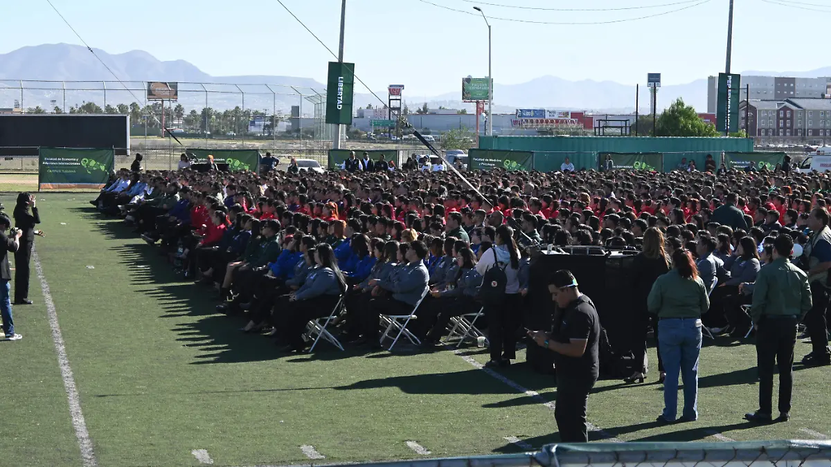 61-cl- alumnos de la uabc-2JPG