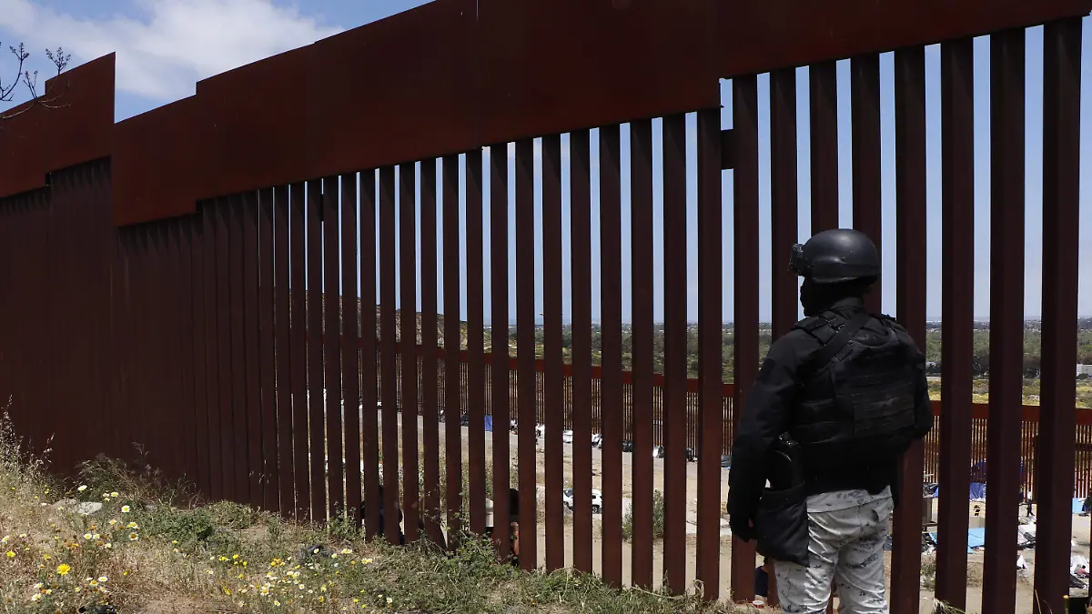 50-cl- muro fronterizo-(2)