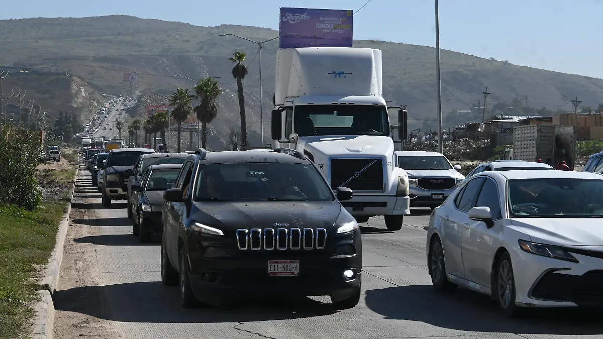 61-CL-largas filas vehiculares por socavon-1 (1)