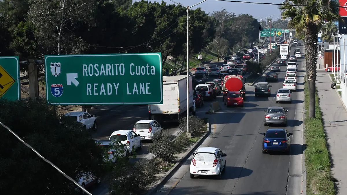 60-cl- ready lane- filas para la garita-2