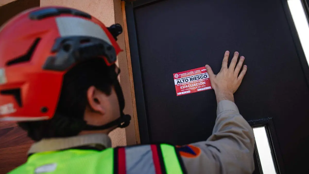 Engomado-rojo-protección-civil
