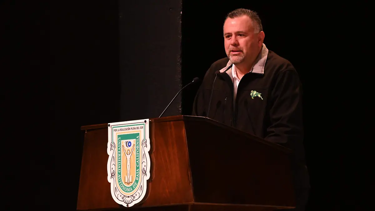 74-CL-Luis enrique Palafox. rector de la UABC -(2)