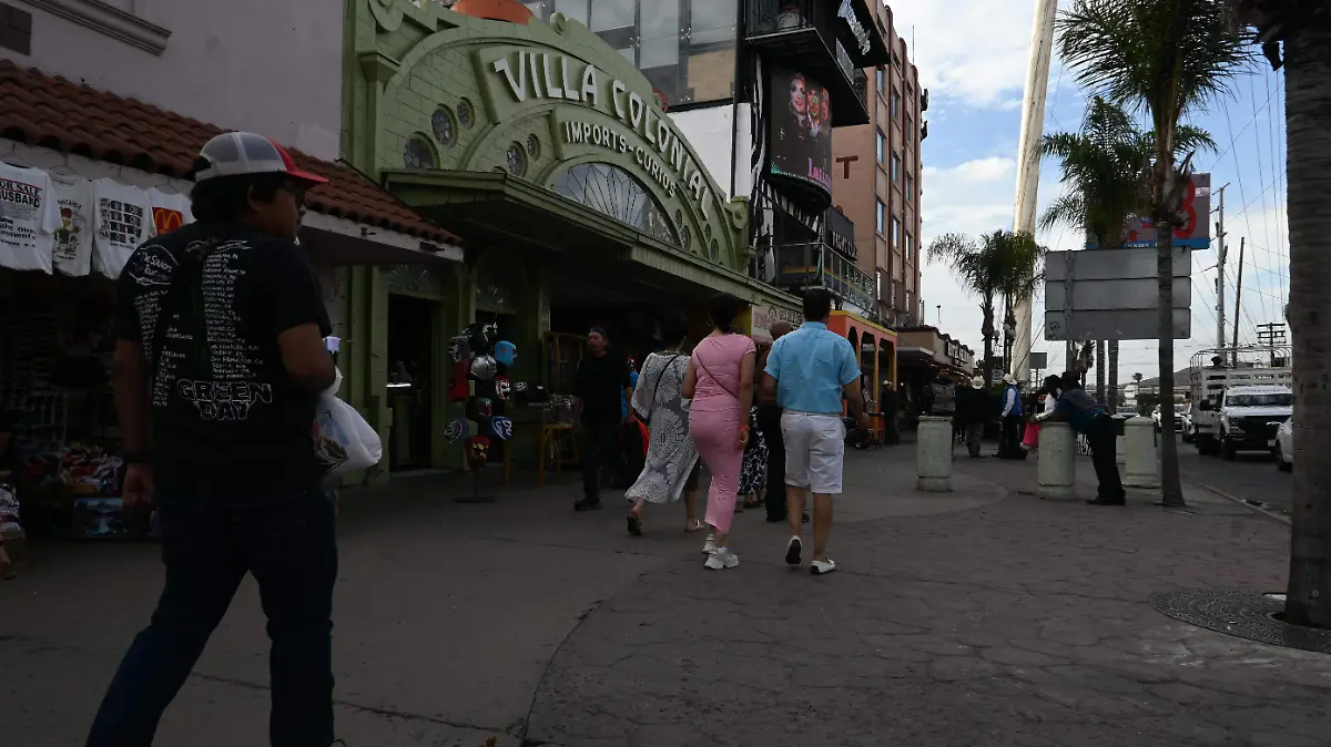 72-cl. turismo en avenida revolucion-1