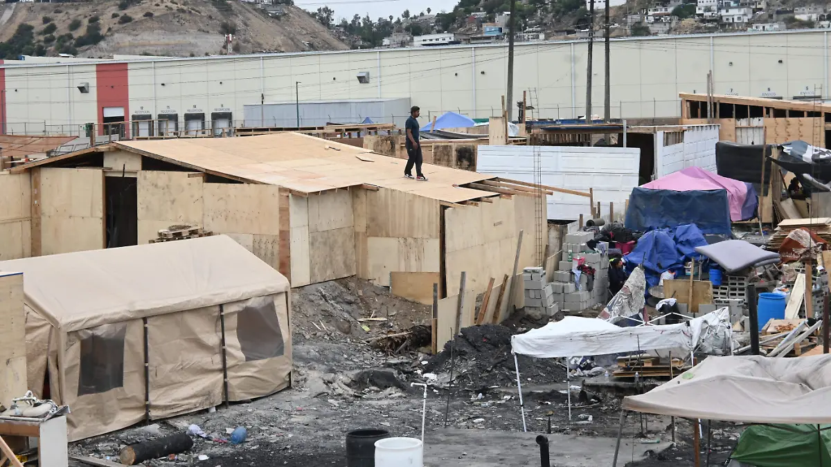 cl. reconstruyen sus viviendas depues del incendio-5