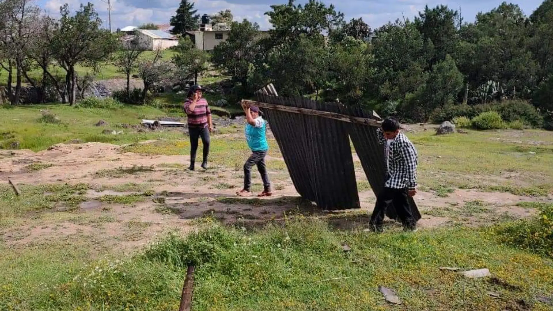 Sorprende tornado a habitantes de Tlaxco