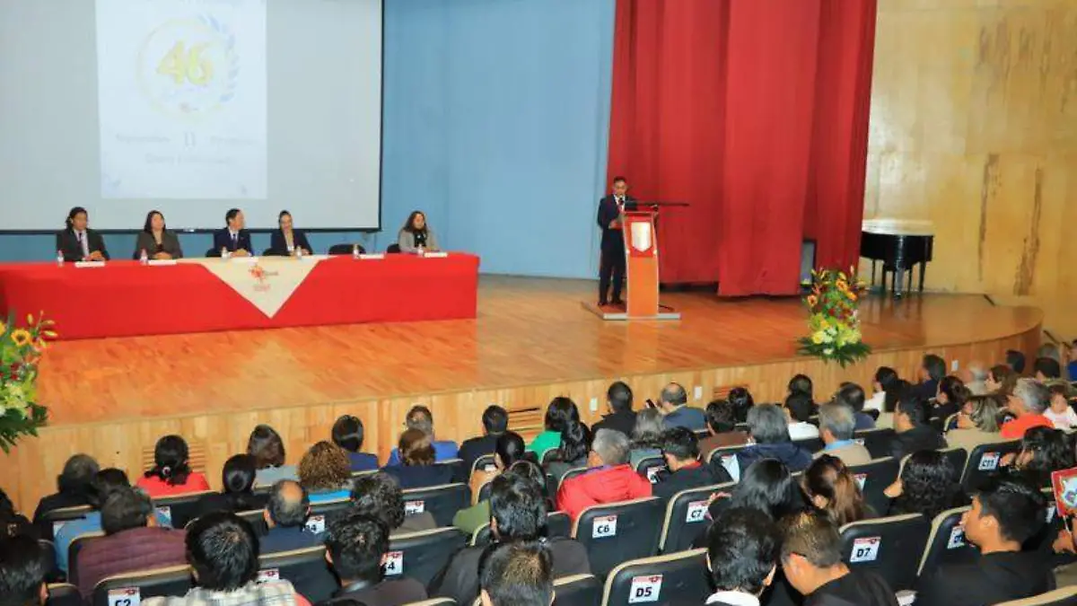 La ceremonia de aniversario de la Facultad de Ciencias Básicas fue en el Teatro Universitario (3)