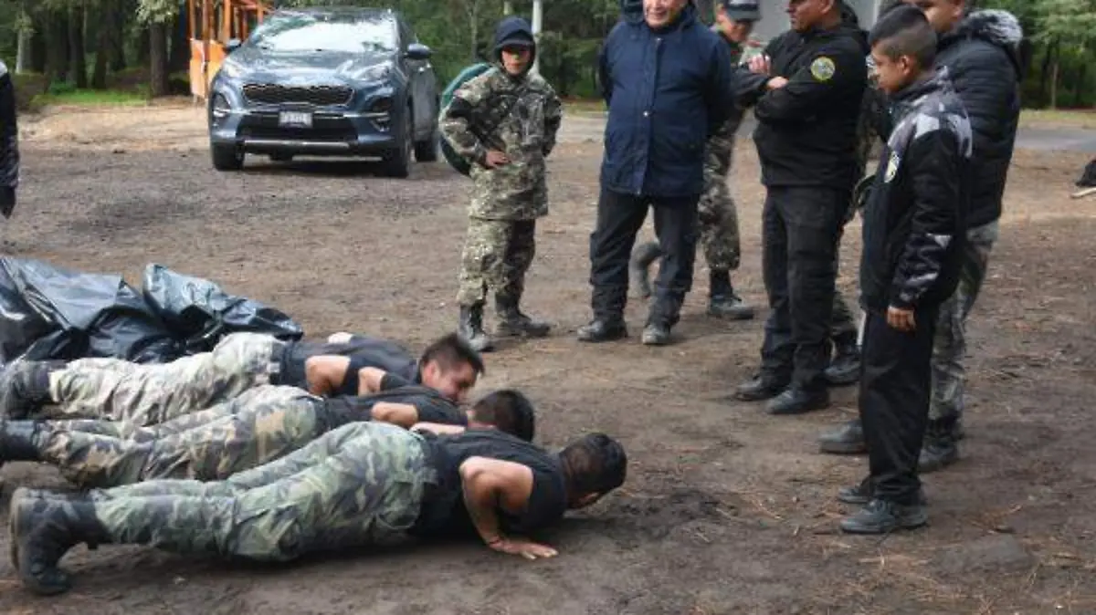 alumnos educación militarizada (2)