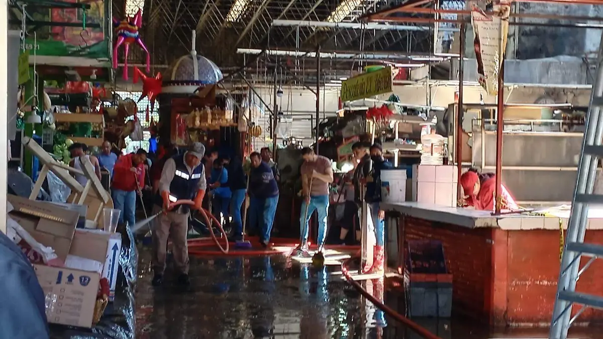 limpíeza incendio  mercado de tlaxcala (4)