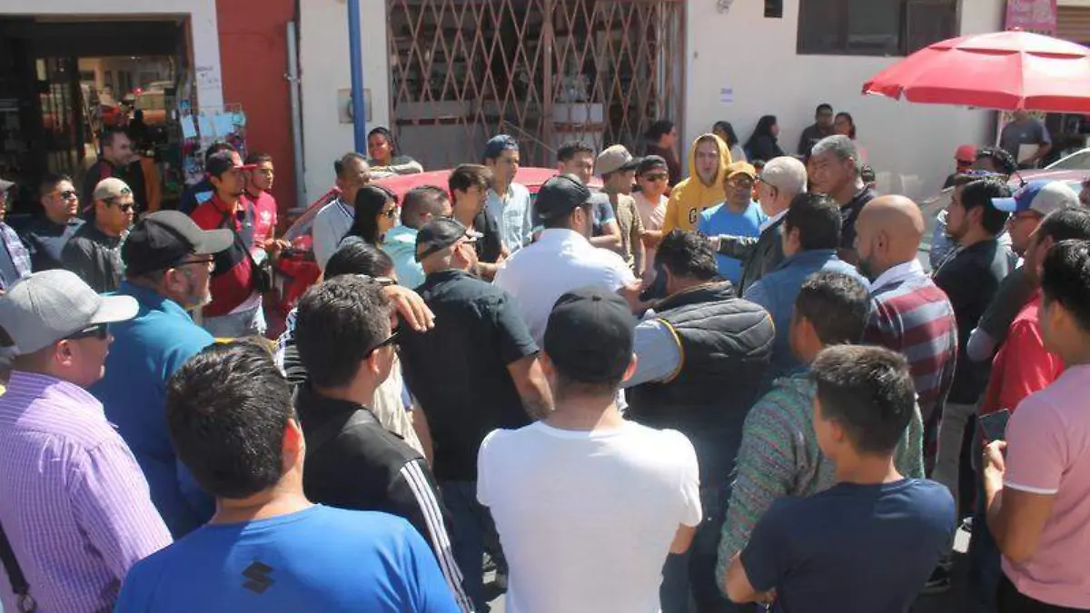 Protestan conductores