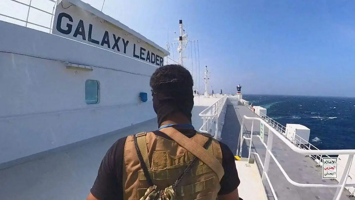 Dos mexicanos, entre la tripulación del barco secuestrado por hutíes en el mar Rojo