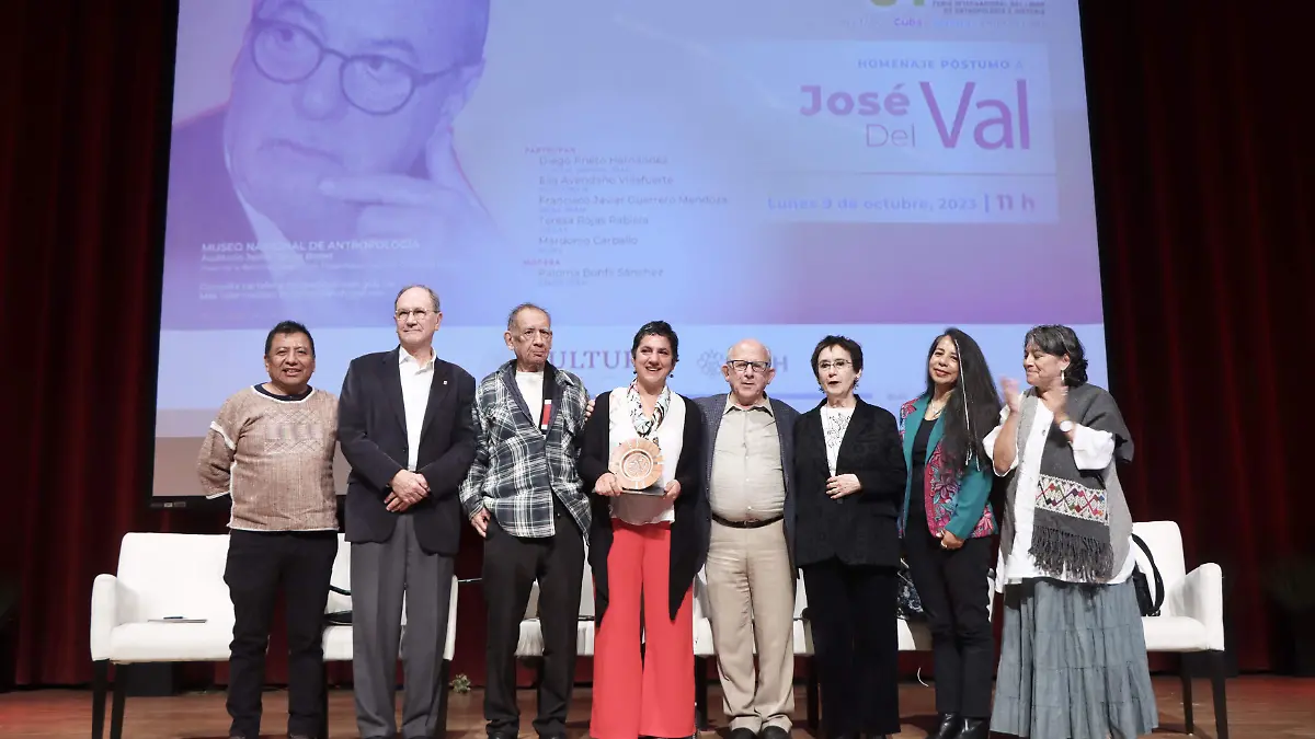 HOMENAJE JOSE DEL VAL MARDONIO CARBALLO, ENRIQUE DEL VAL, FCO JAVIER GUERRERO, EK DEL VAL, DIEGO PRIETO, TERESA ROJAS, ELIA AVENDAÑO, Y PALOMA BONFIL-2