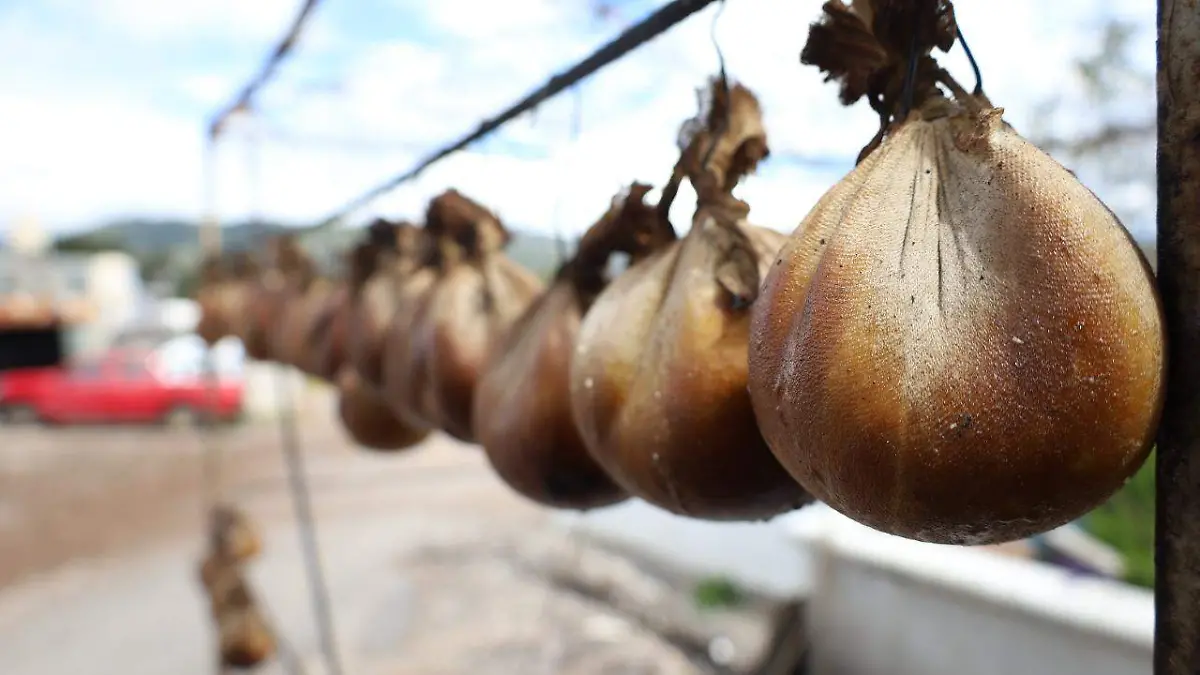 Del rancho a la quesadilla, así se elabora el queso de hebra en Tlaxco