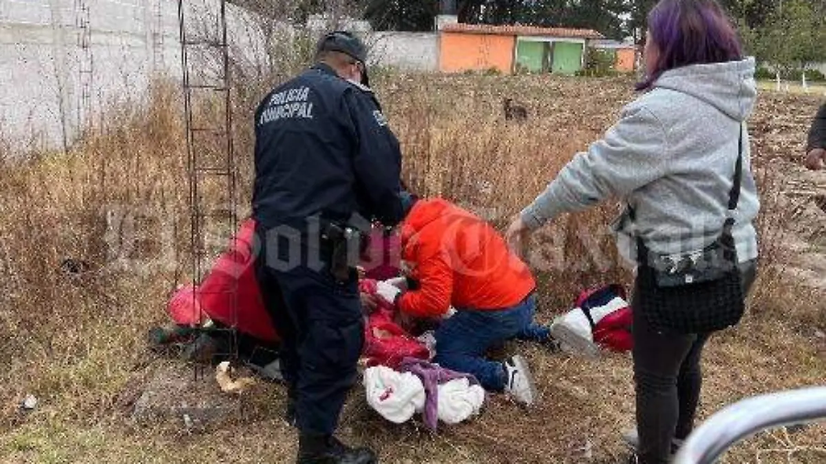 Ebrio sujeto machetea a persona de la tercera edad en San Pedro Tlalcuapan 
