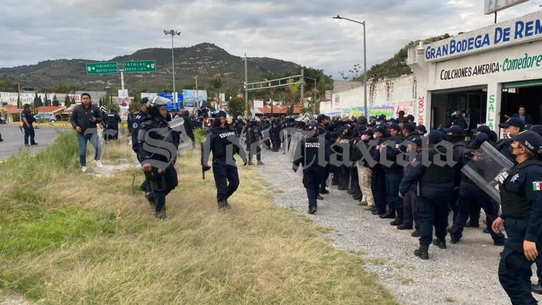 Enfrentamiento policías vs normalistas 3