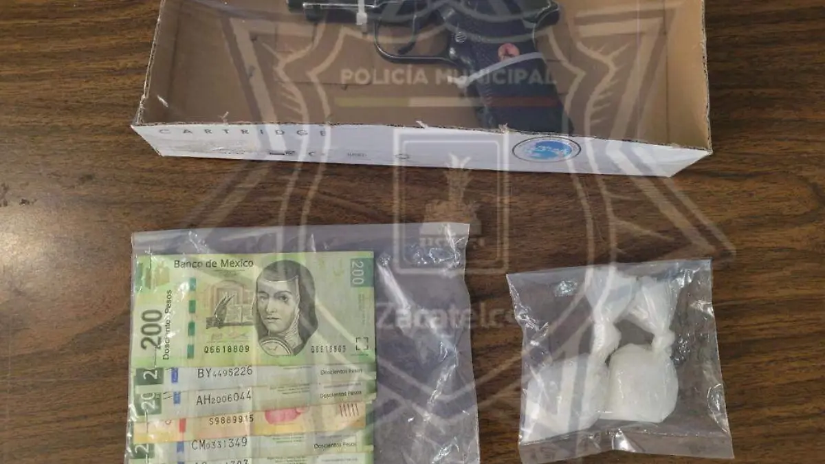 Detienen en Zacatelco a cinco sujetos señalados por robo a un establecimiento