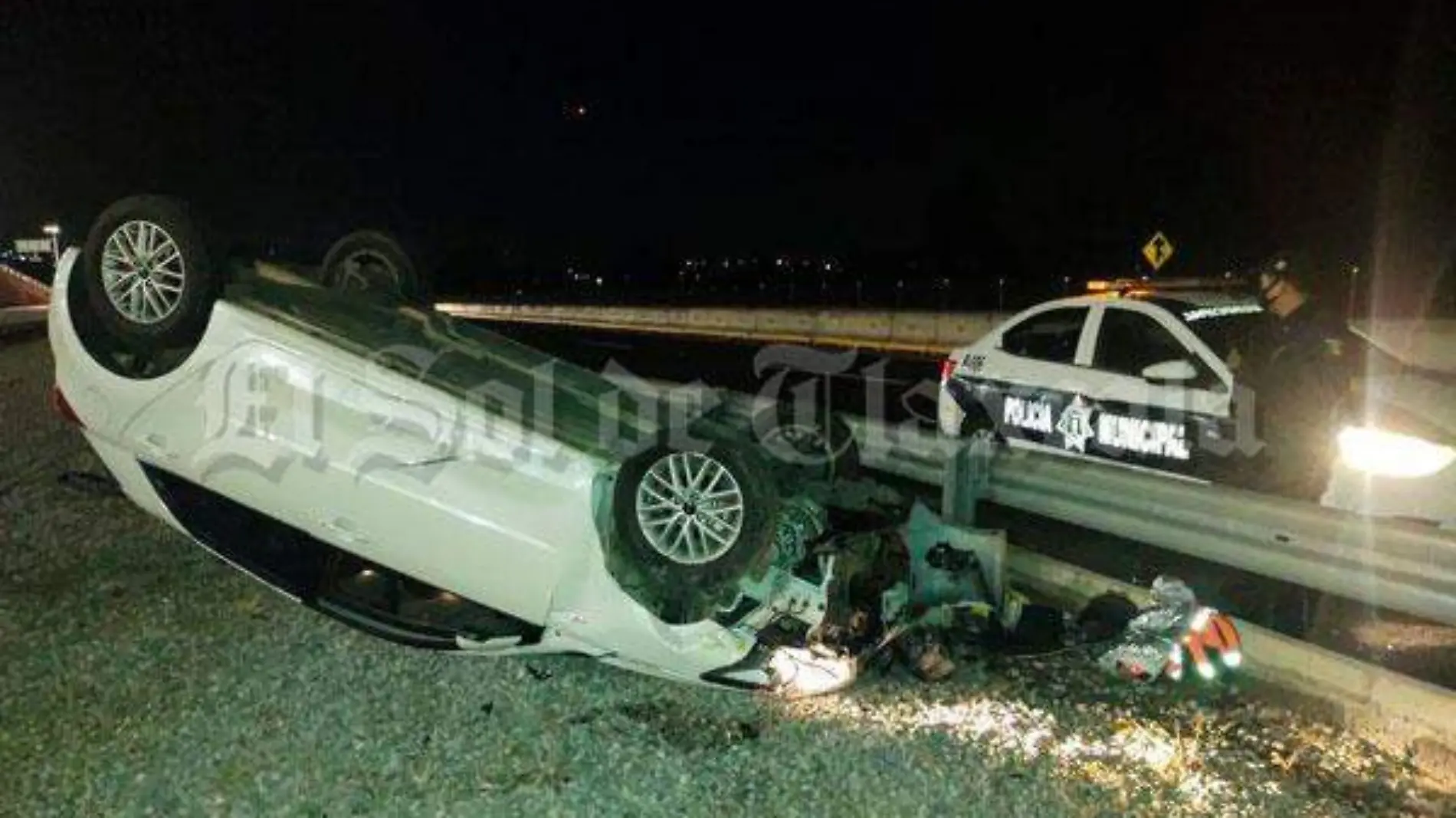 Coche-abandonado,-tras-volcar-1