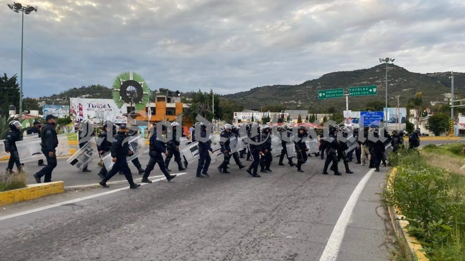 Enfrentamiento policías vs normalistas 2