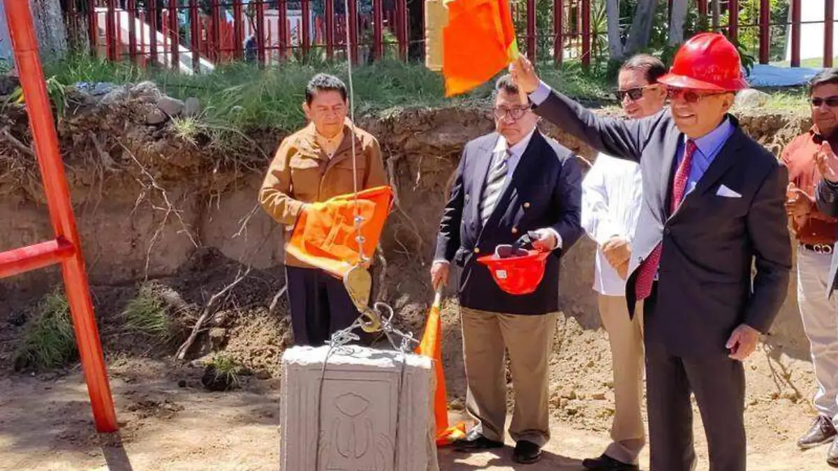 Primera piedra rectoría (2)