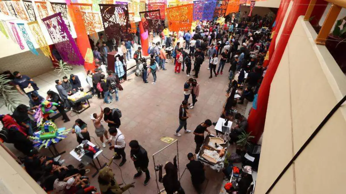 UPTx Animatrónic (4)