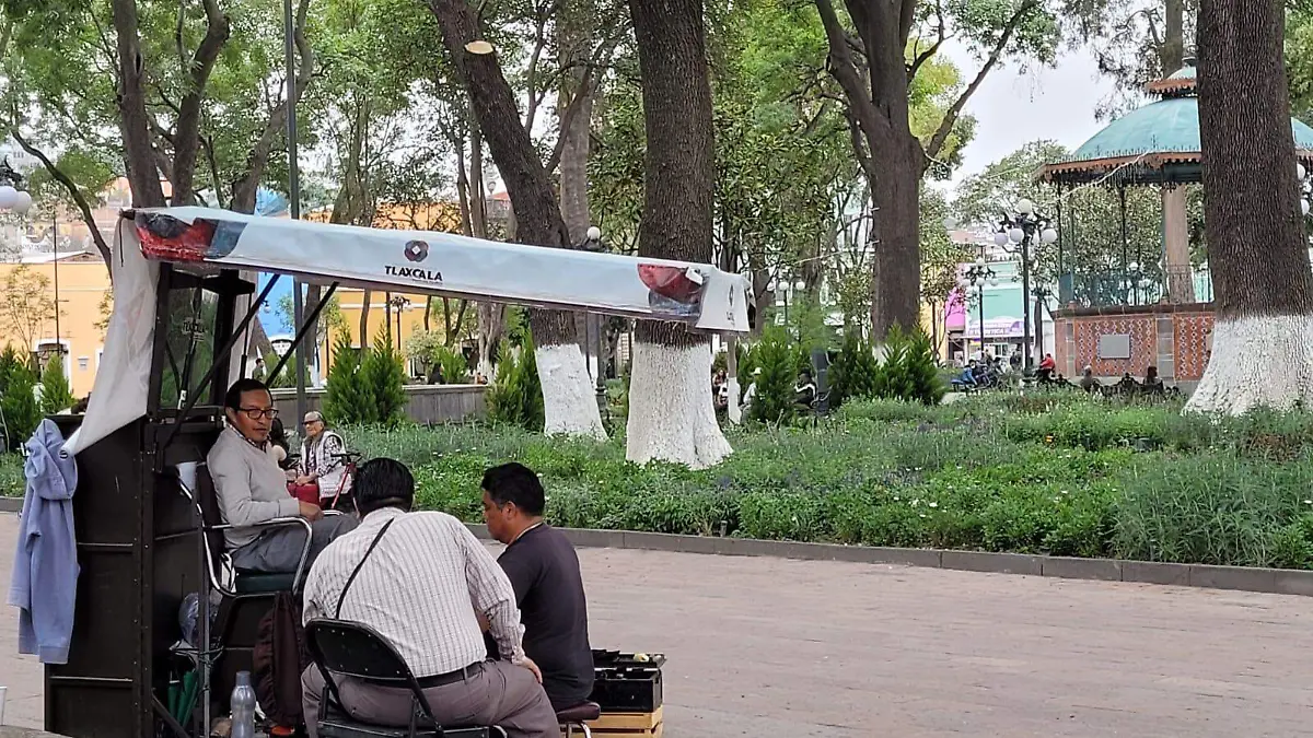 Personas, comerciantes, parque