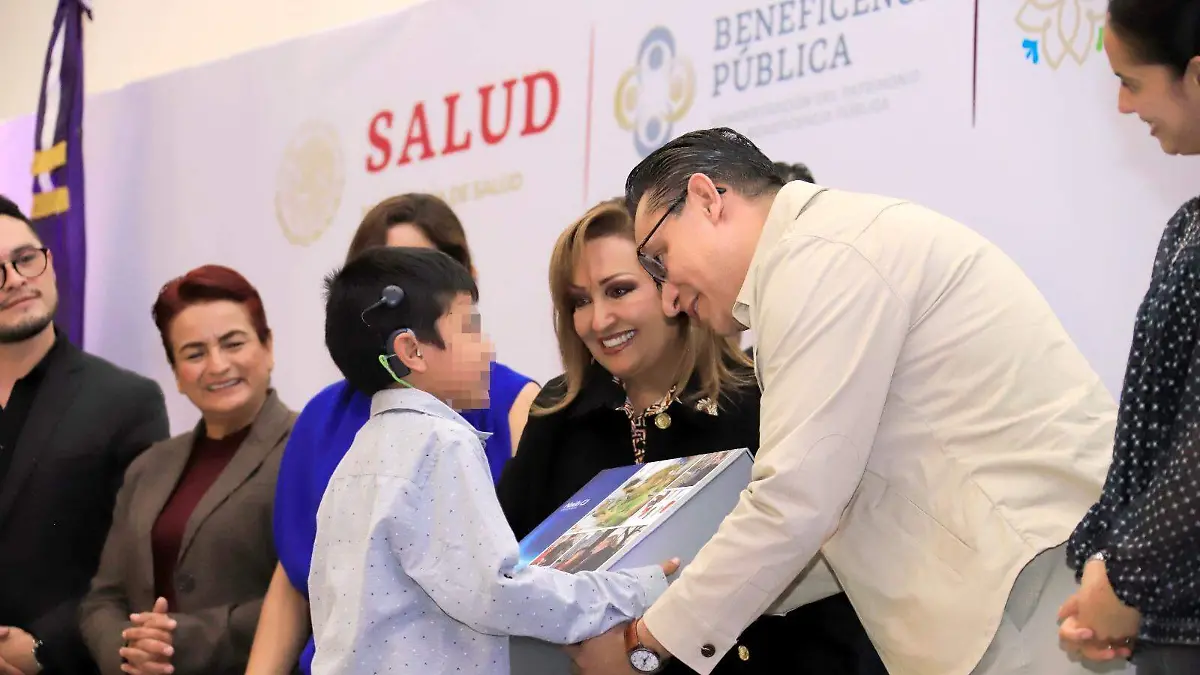 Entrega de implantes cocleares 5