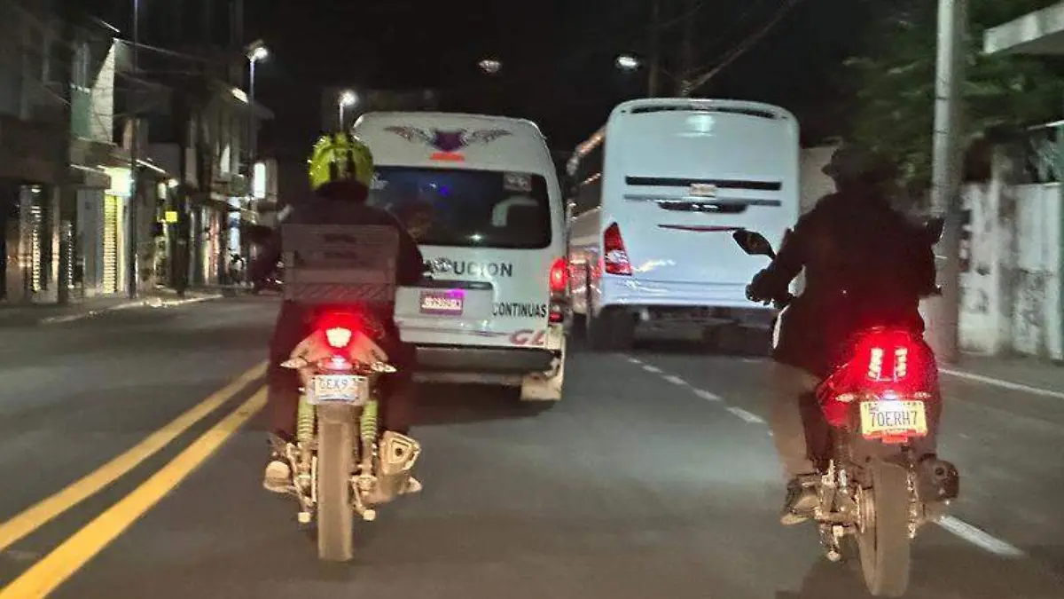 MOTOS