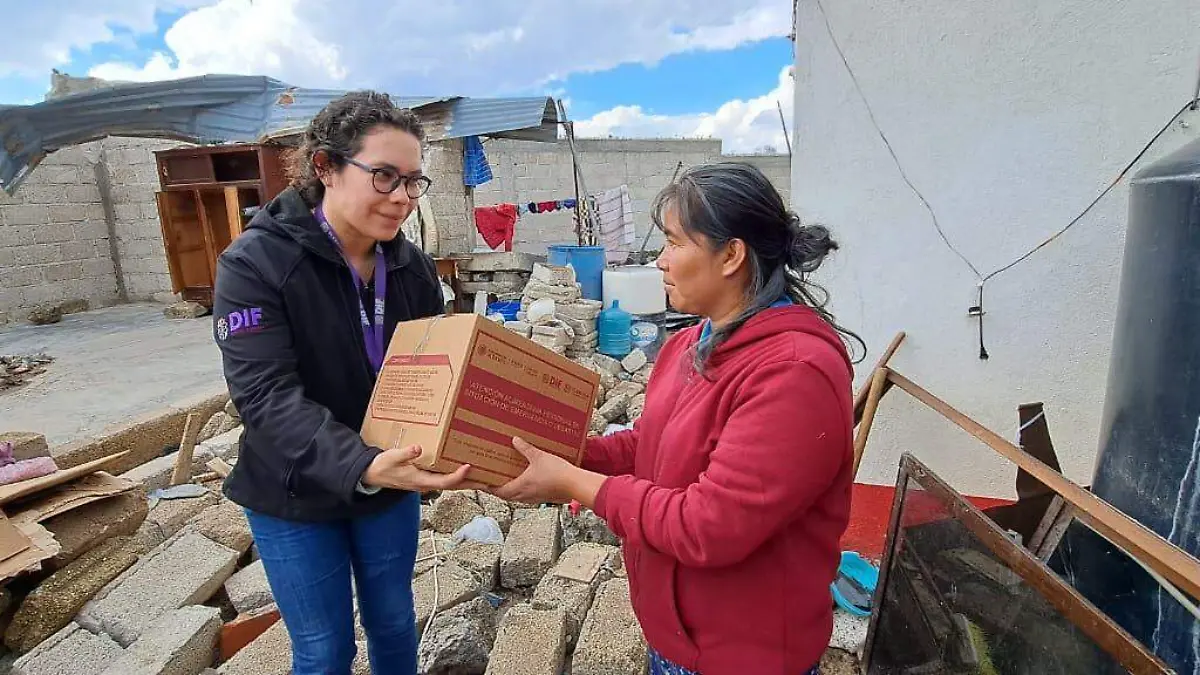 Atiende Sistema Estatal DIF a damnificados por granizada en Calpulalpan