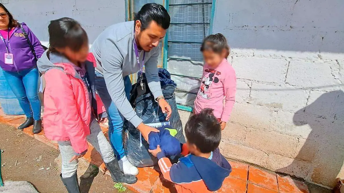 Atiende Sistema Estatal DIF a damnificados por granizada en Calpulalpan 2