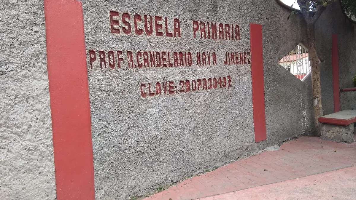 Padres de familia rechazaron el cambio de docente en un grupo de la primaria “Candelario Nava”, en la capital  (1)