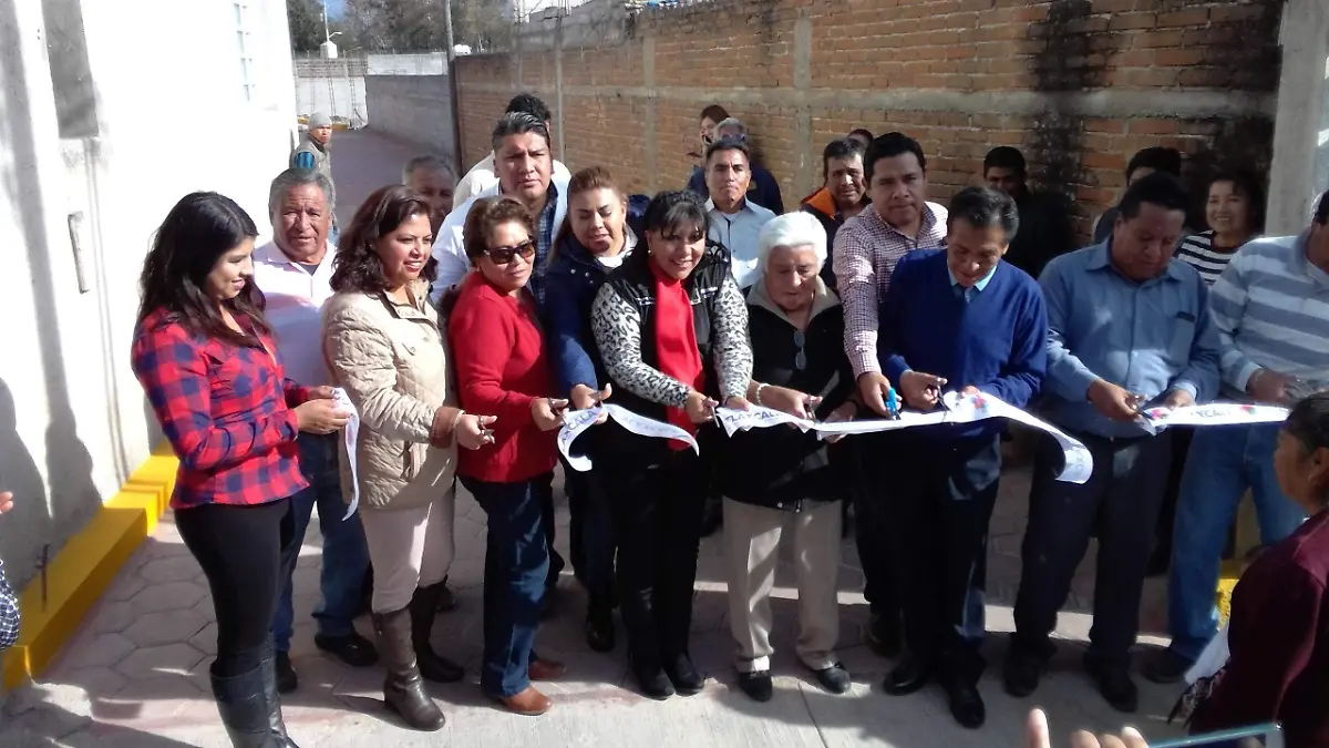 Alcantarillado sanitario y pavimento de adoquín en privada Morelos de Ixtulco